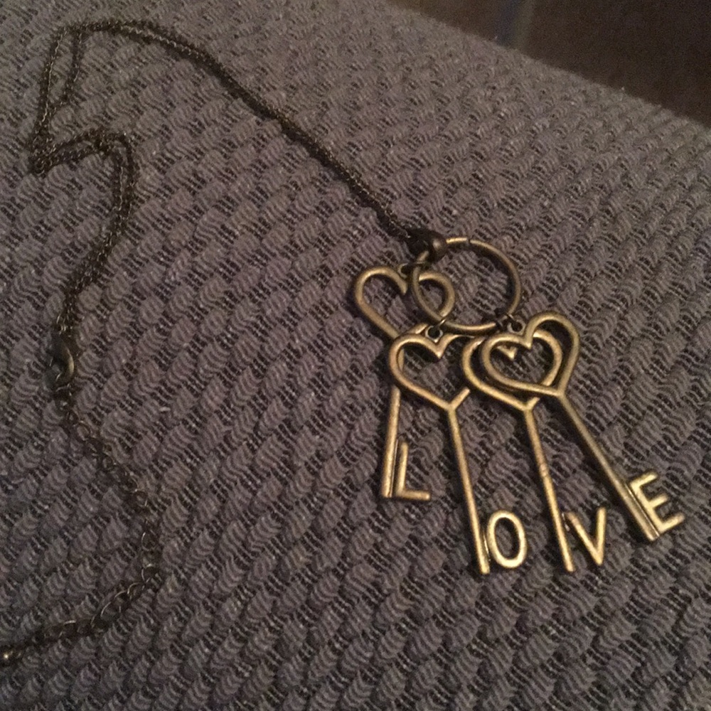 Beautiful LOVE Necklace!
